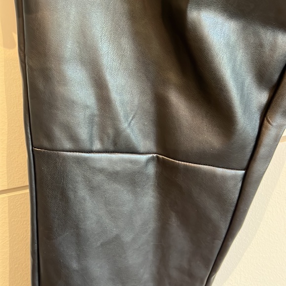 Fake leather joggers - Picture 2 of 5